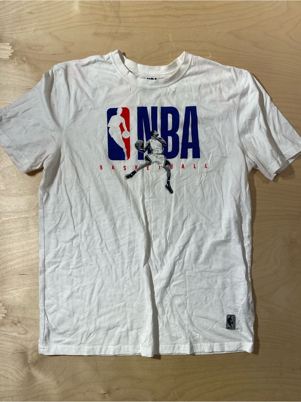 NBA White T-Shirt with Black Logo and Blue/Red Graphics Large (RT)